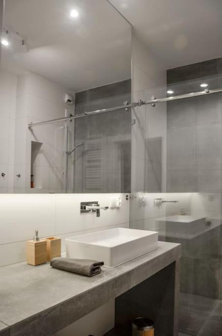 Platinum Jaglana Apartment - Wyspa Spichrzow Gdansk Bagian luar foto